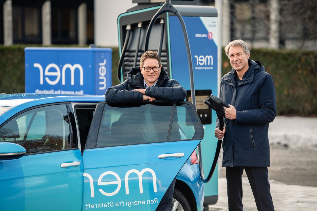 two menn and a electric car